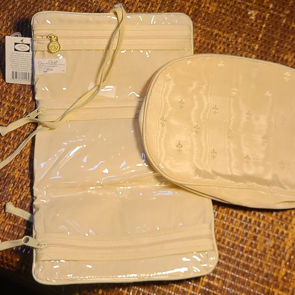 2 piece Oscar de la Renta cosmetic bags - Picture 4 of 9